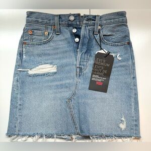 Brand new Levi’s premium quality high-rise denim skirt with tags Size 24 (XS)